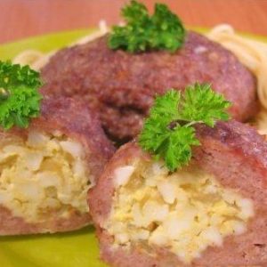 Зразы мясные с луком, яйцом